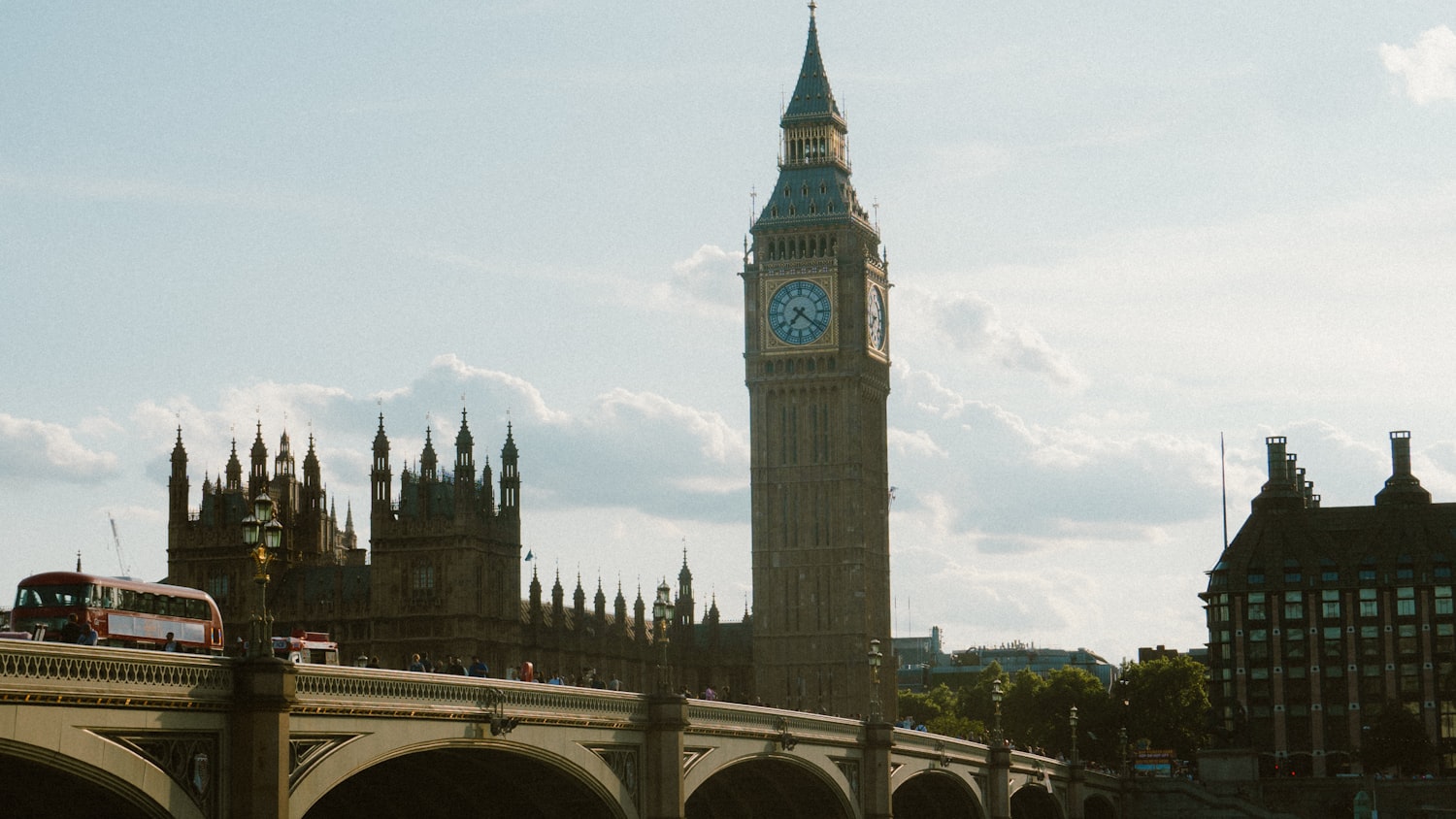 ¿Cuánto cuesta estudiar inglés en Reino Unido en 2026?