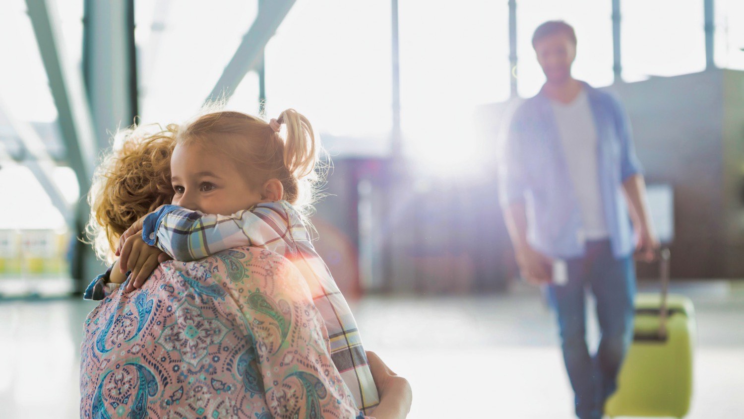 ¿Es seguro mandar a mi hijo a estudiar al extranjero? Lo que protege a un menor, paso a paso
