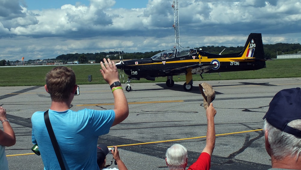 niños viajando solos en avión